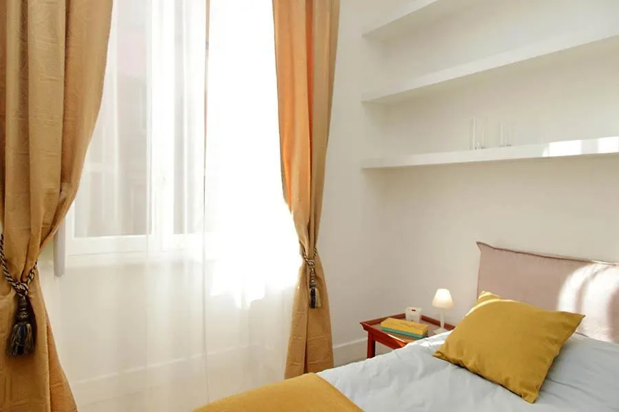 Elegant Apartment In The Heart Of Rome-Navona Area Italy